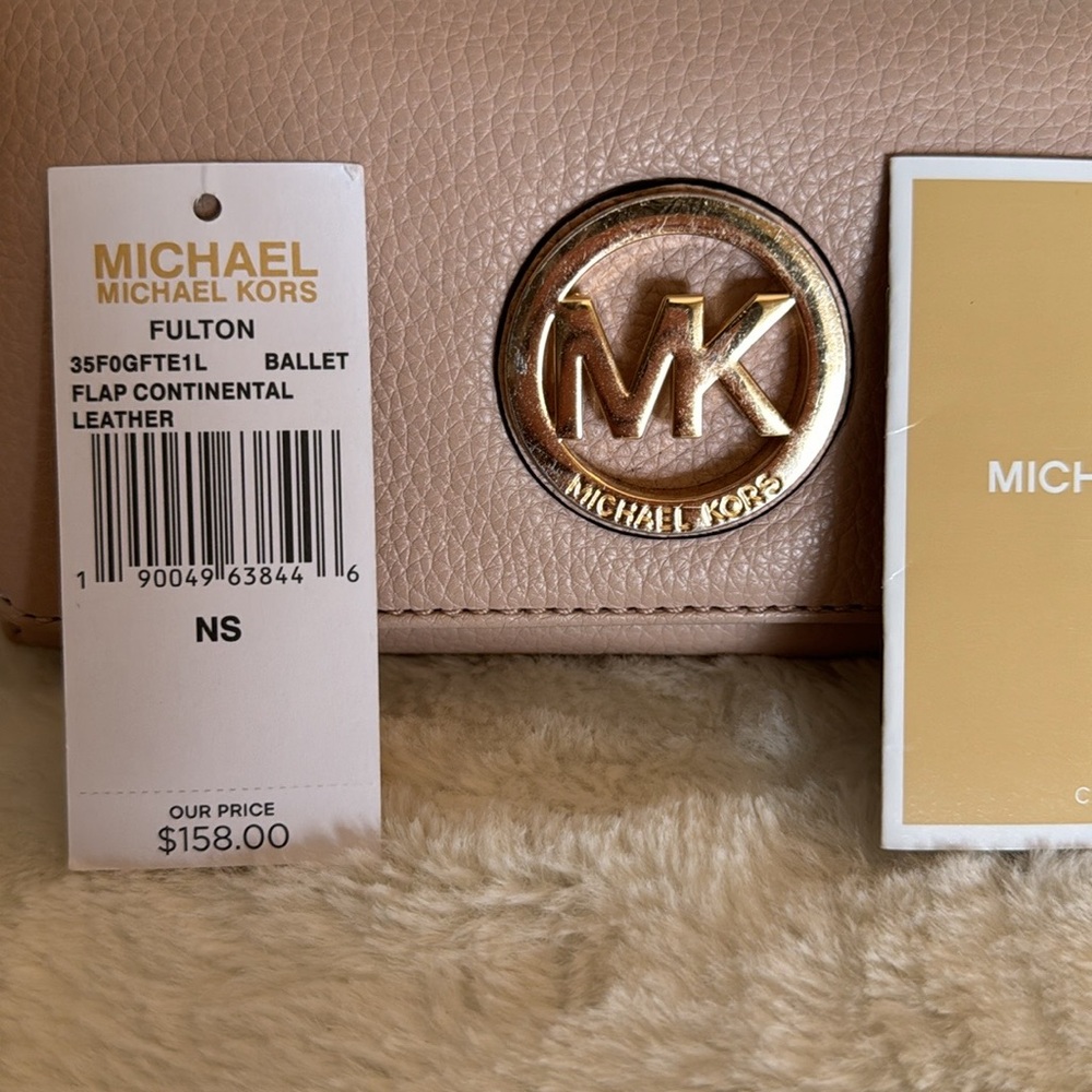 NWT-Michael Kors leather Fulton wallet. Color is call Ballet ( pale pink) - Picture 10 of 11